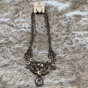 Pure Elegant Silver Bling Necklace Statement Piece with Earrings